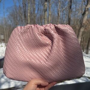 Frankie Antho woven clutch 💗